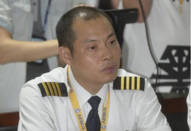 中国空军一号机长，英勇无畏，技术精湛的天空卫士，中国空军一号机长，英勇无畏的天空卫士