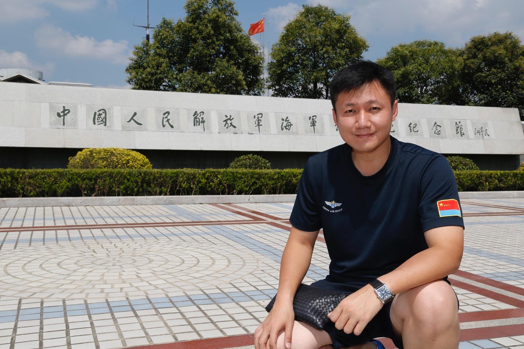 军事栏目女主持人，展现新时代女性的风采与力量，新时代女性风采，军事栏目女主持人展现巾帼力量