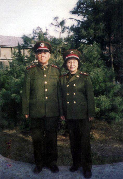 关于87式淘汰军服能否穿着的问题探讨，关于87式淘汰军服穿着问题的探讨与解析
