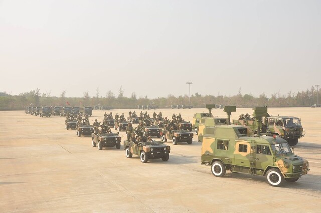 我国2015大阅兵武器装备展示，我国2015大阅兵武器装备震撼展示