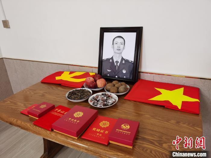 肖思远女友合照图片背后的故事与情感解读，肖思远女友合照背后的故事与情感揭秘