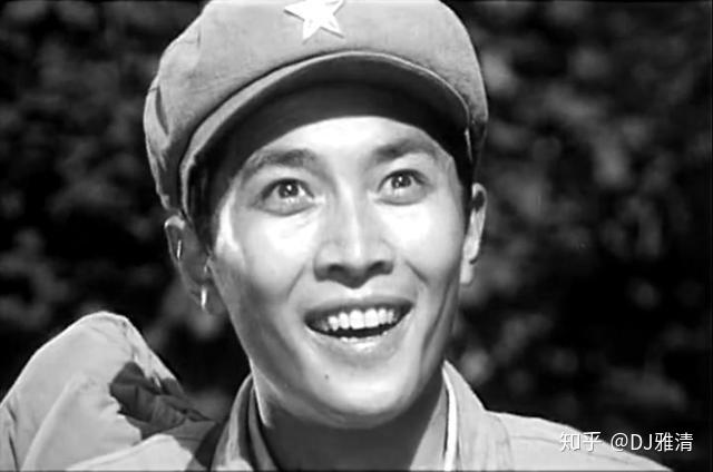 军人照片，十二张肖像的荣耀与坚韧，十二张肖像，荣耀与坚韧的军人风采