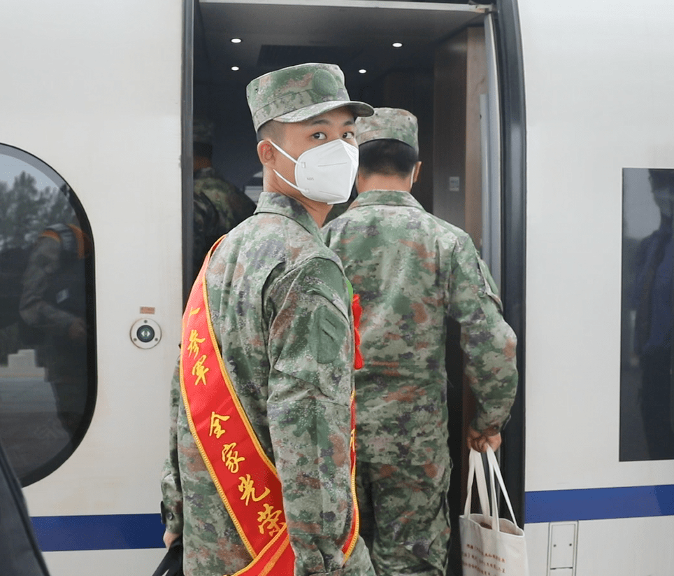 肖荣基的选择，走向军营的旅程，肖荣基，走向军营的旅程抉择