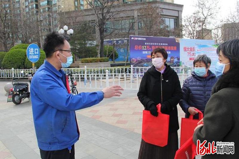 探索中国新一代装甲车辆，96式车体比15式还短的独特优势，探索中国新一代装甲车辆，短车体优势揭秘——96式车体对比15式车体研究