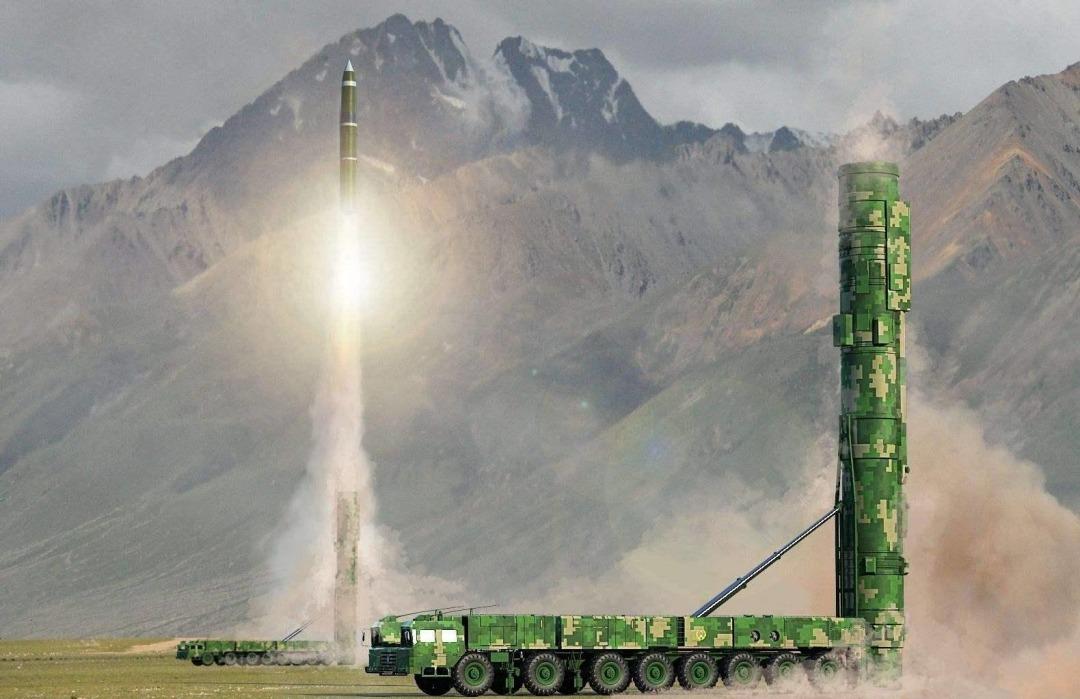 我国东风导弹的图片，揭示强大实力的象征，东风导弹图片揭示中国强大实力象征