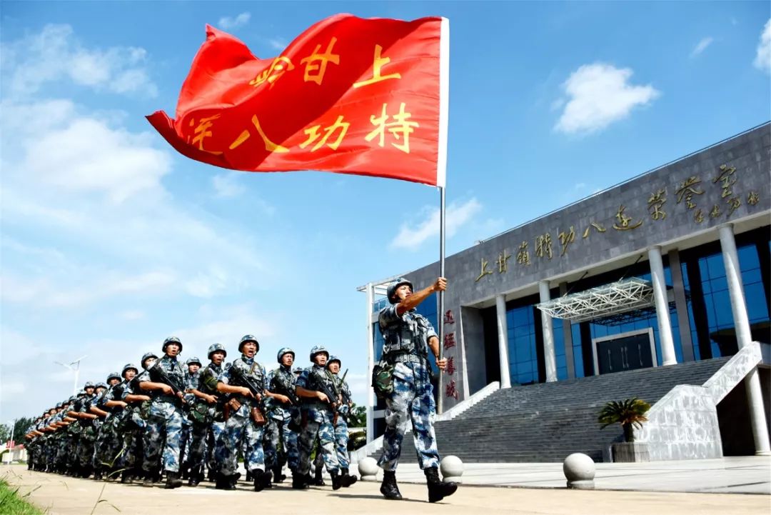 开封95982部队空降兵，英勇无畏，忠诚担当，开封95982部队空降兵，英勇无畏，忠诚担当的战士