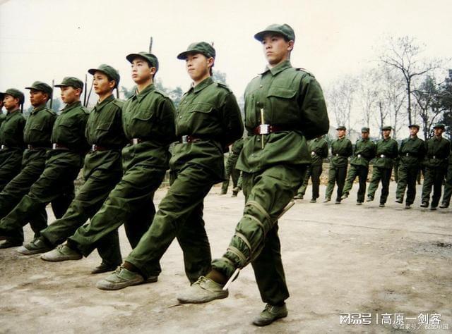 80年代军旅歌曲大全，时代的旋律与军人的情怀，80年代军旅歌曲，时代的旋律与军人的情怀回顾