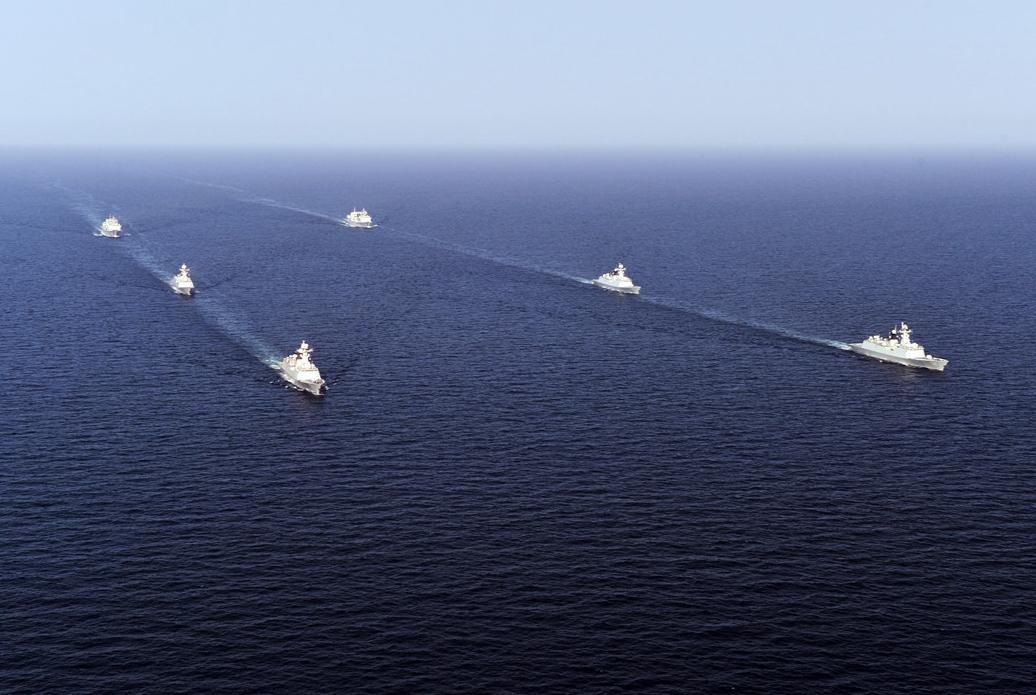 中国海军与海盗，维护海上安全的坚定力量，中国海军，维护海上安全，打击海盗的坚定力量