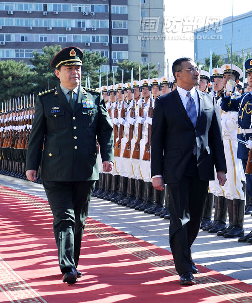 张国清国防军事理论研究，现代军事建设的引领者，张国清引领国防军事理论研究与现代军事建设之道