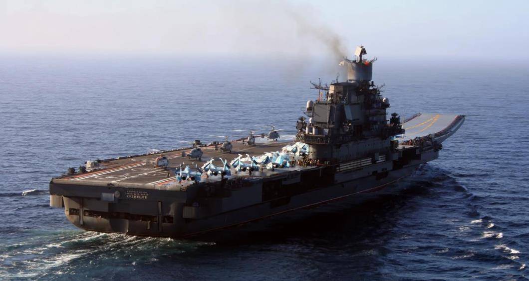 苏联航母乌里扬诺夫斯克号，海洋巨无霸的传奇故事，苏联航母传奇，乌里扬诺夫斯克号的海洋巨无霸故事