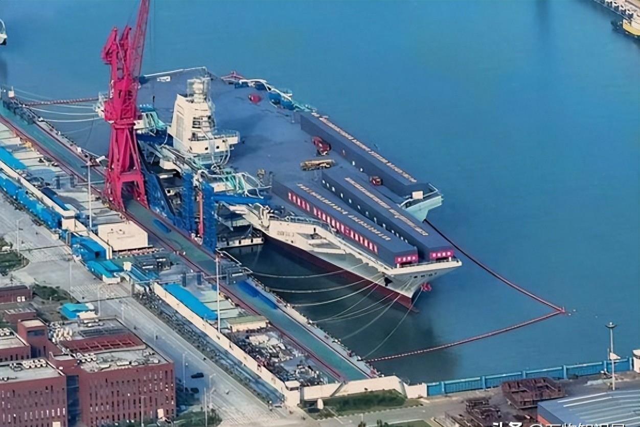 舰载机的军舰，探索海洋的空中力量与海上堡垒，舰载机军舰，空中力量与海上堡垒的海洋探索