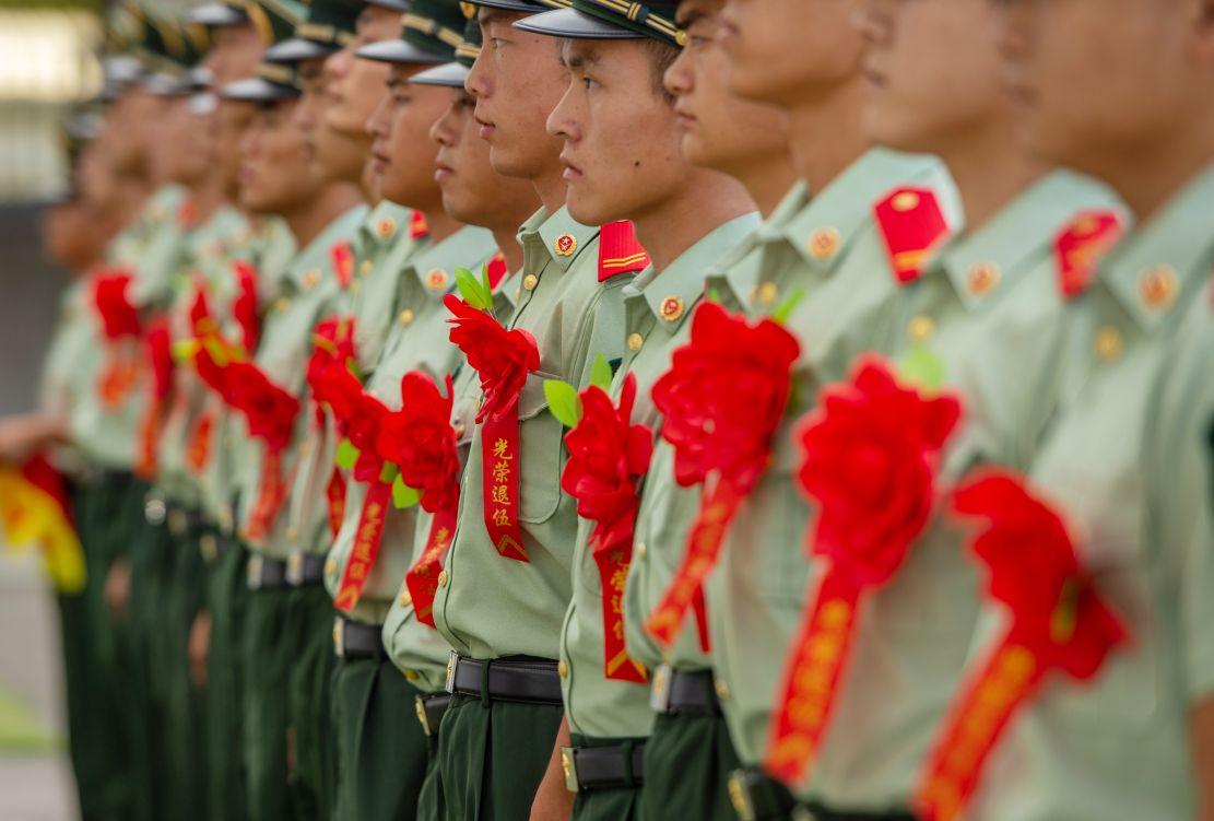 武警换发新帽徽，重塑形象，展现新时代风采，武警换发新帽徽，展现新时代风采与形象重塑