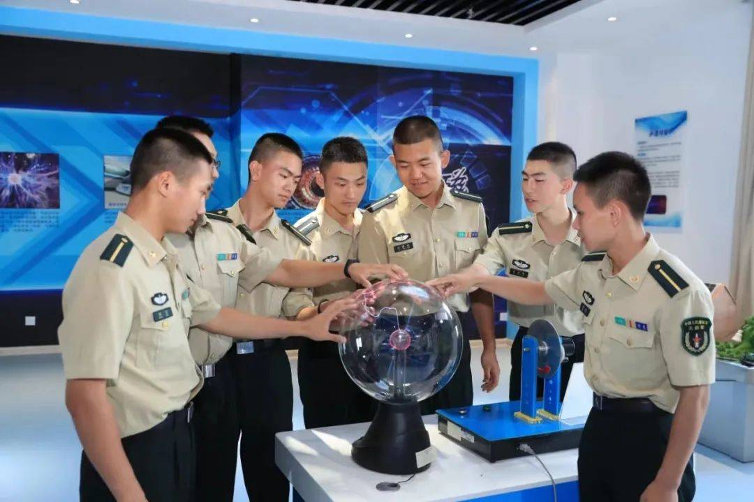 火箭军工程大学军服，荣耀的象征与时代的印记，火箭军工程大学军服，荣耀时代的印记与象征