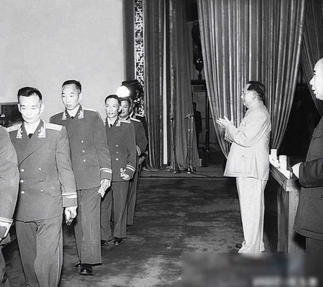 纪念那些英勇无畏的55年授衔开国将军们，致敬英勇无畏的55年授衔开国将军们，永恒的荣耀与传奇