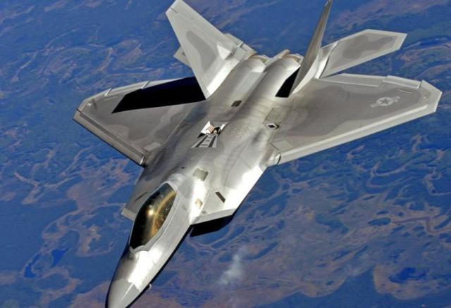 现代战舰上的空中霸主，F-22与歼-20，谁更胜一筹？，F-22与歼-20，现代战舰空中霸主之争
