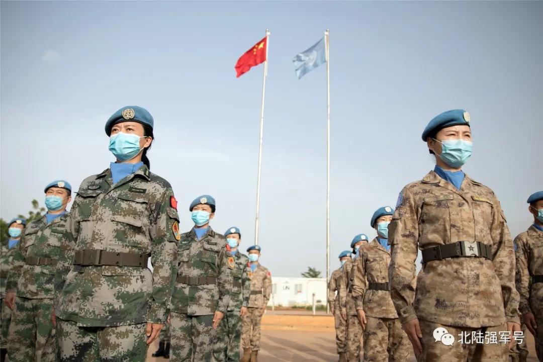 星空迷彩服可以随便穿吗?关于服饰选择与着装规范的探讨,关于星空迷彩服穿着规范的探讨,能否随意穿着?