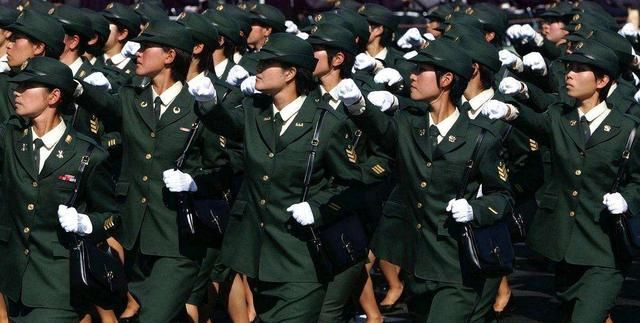 女兵有什么用，重塑性别角色与展现力量的重要性，女兵的力量与价值，重塑性别角色，展现力量重要性
