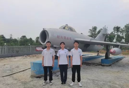 空军航空大学录取分数解析，多少分才能迈进这所航空领域的殿堂？，空军航空大学录取分数解析，如何迈进航空领域的殿堂？