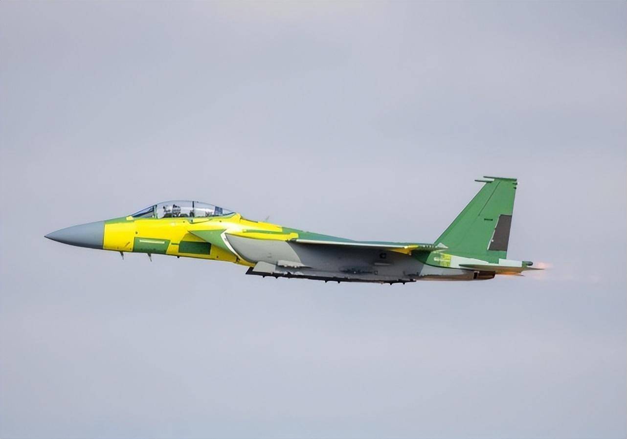 歼-16与F-15，空中巨人的力量对比，歼-16与F-15，空中巨人力量对比解析