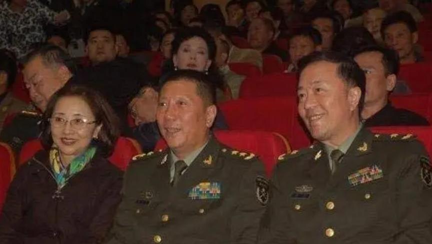 战区司令员，权力与职责的解读，战区司令员，权力与职责的全方位解读