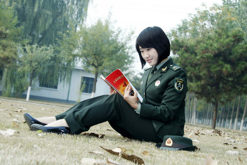 中国女兵,图片中的坚韧与力量——百度图片里的风采,中国女兵风采,坚韧与力量的图片展示——百度图片精选