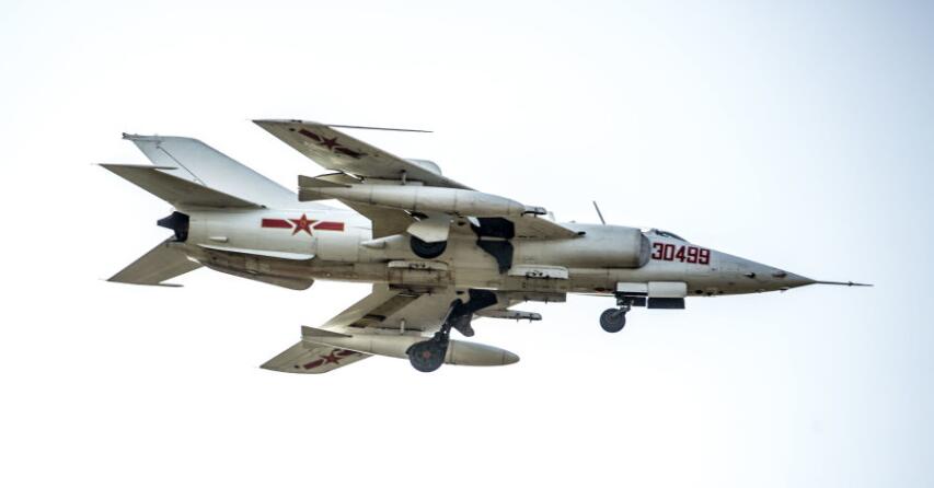 强5攻击机的飞行速度与战术应用，强5攻击机的飞行速度与战术应用解析