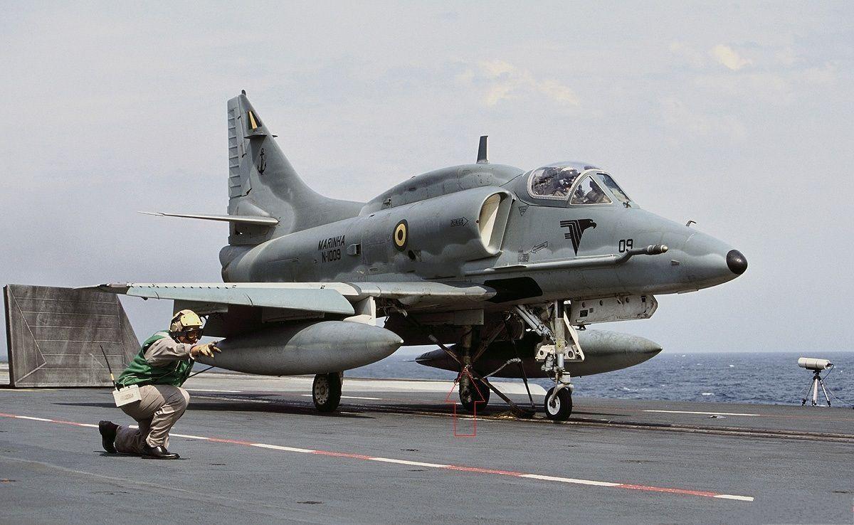 揭秘强5攻击机的载弹量，究竟能携带多少吨弹药？，揭秘强5攻击机载弹量，究竟能携带多少吨弹药？