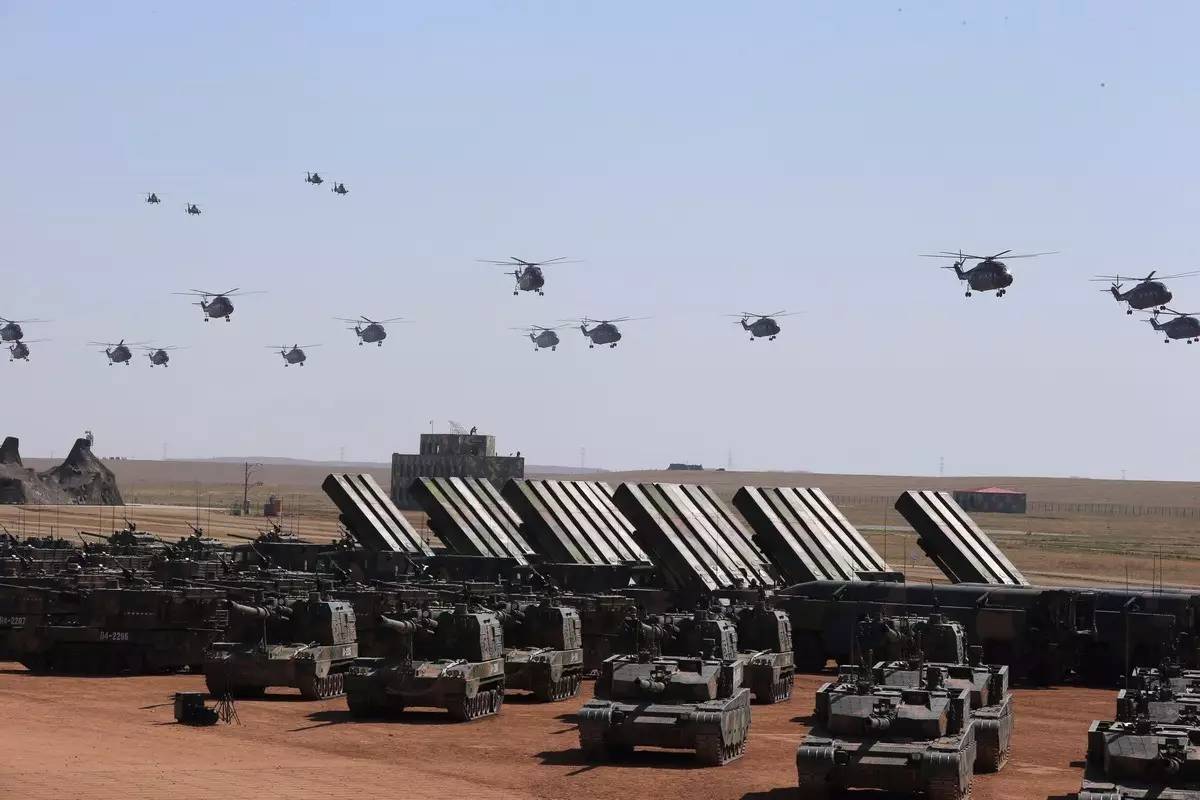 沙场阅兵高清图片,展现军队荣耀与力量,沙场阅兵高清图片,荣耀与力量的展现