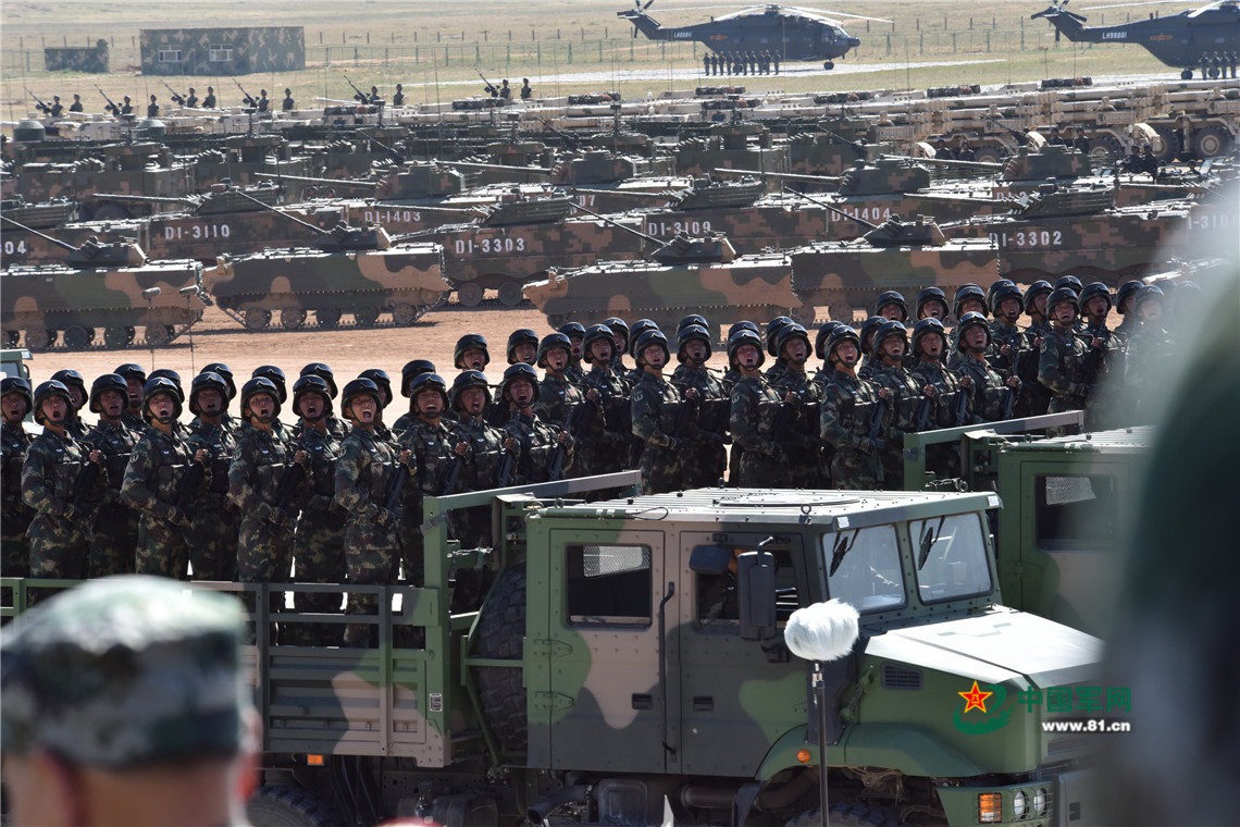 沙场阅兵高清图片,展现军队荣耀与力量,沙场阅兵高清图片,荣耀与力量的展现