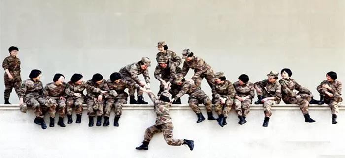 中国女兵,帅气背影的图片与故事,中国女兵的帅气背影与故事风采展示