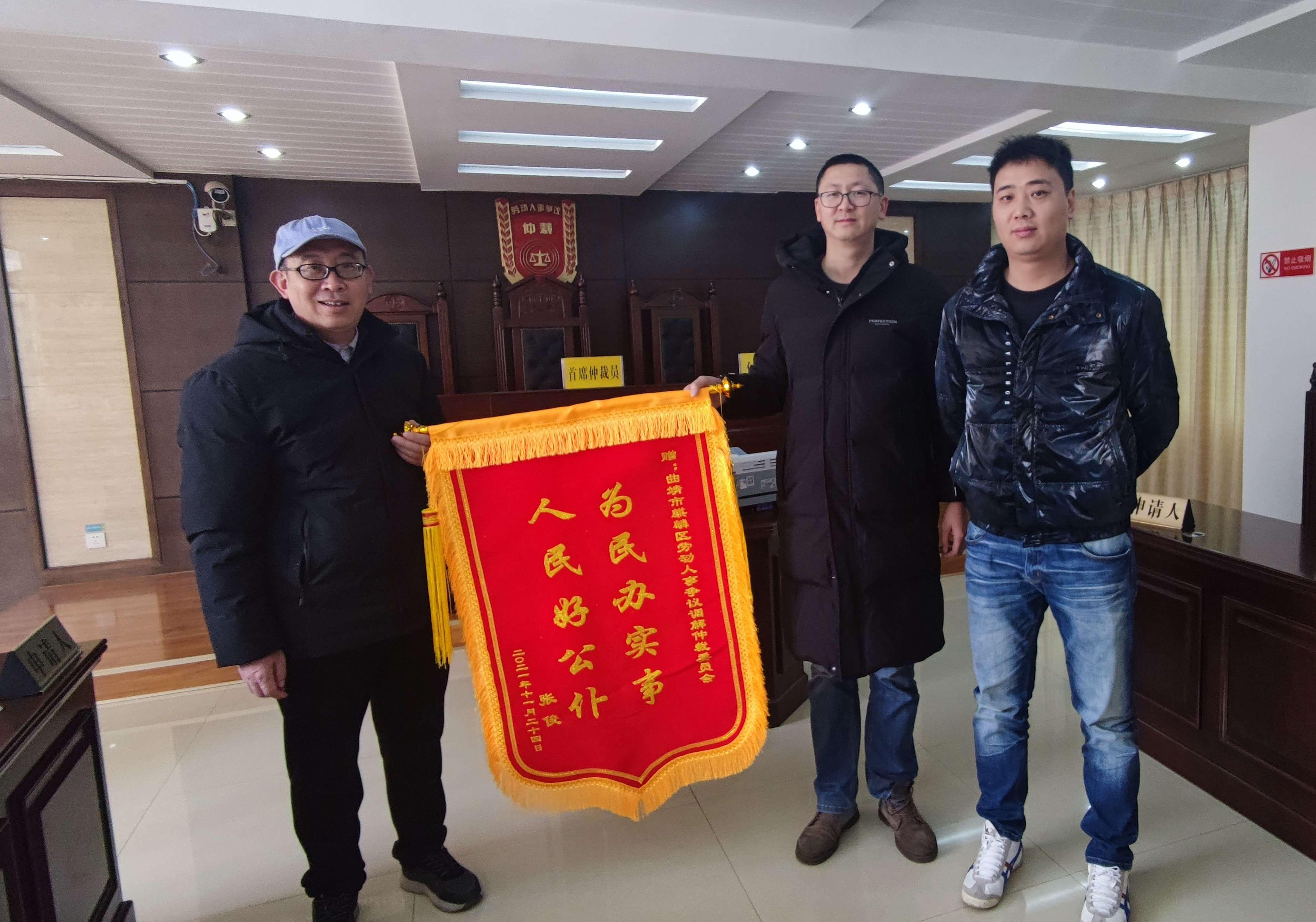 一级八一勋章工资高吗,解析勋章与工资之间的关系,八一勋章与工资水平解析,勋章荣誉背后的待遇如何?