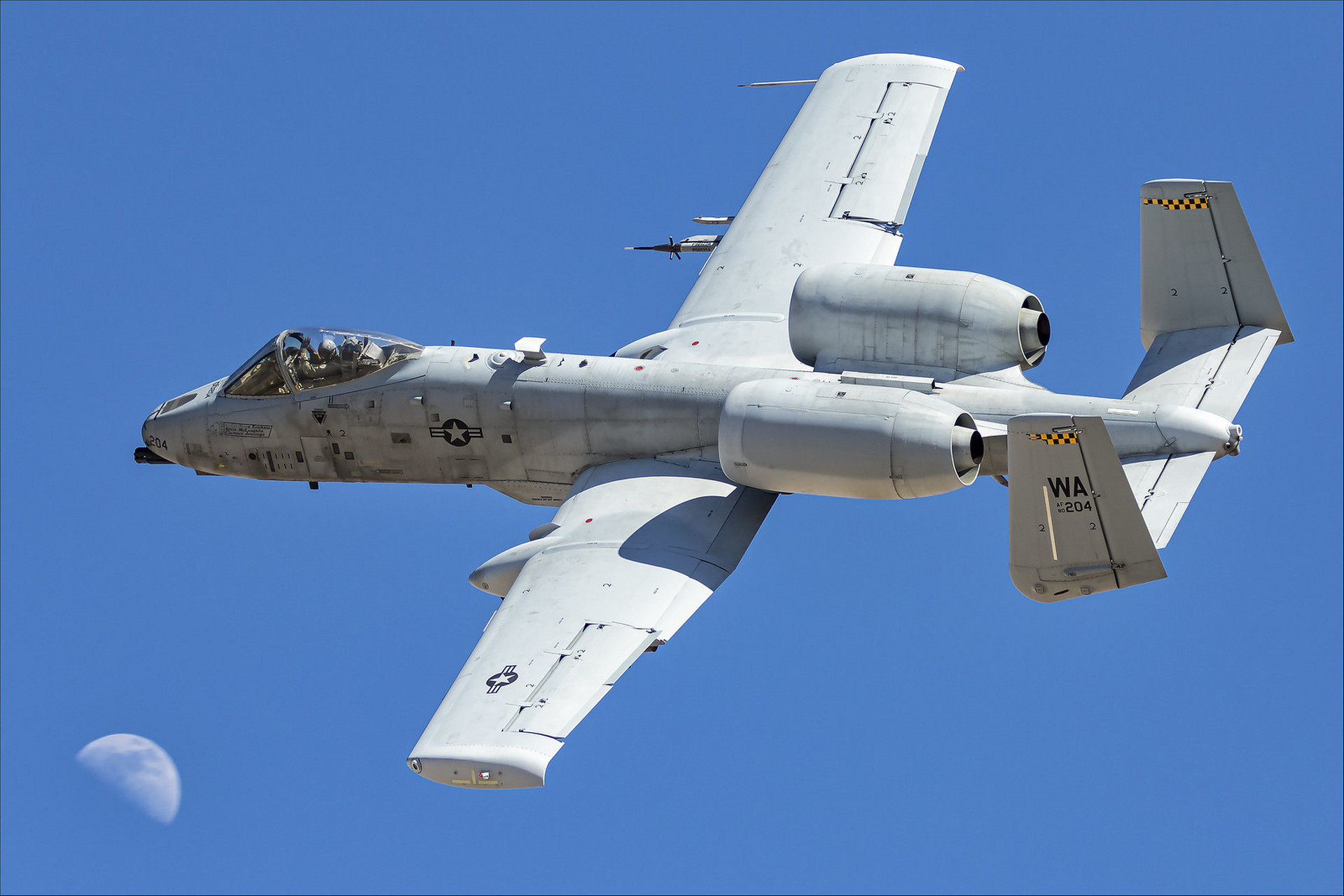 探究A-10攻击机的同类型战机,性能与角色的比较,A-10攻击机的同类战机性能与角色深度对比