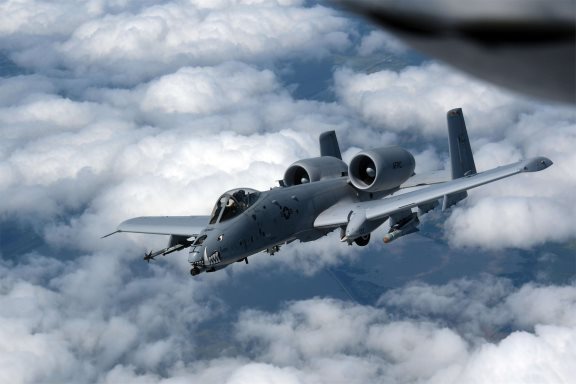 探究A-10攻击机的同类型战机,性能与角色的比较,A-10攻击机的同类战机性能与角色深度对比