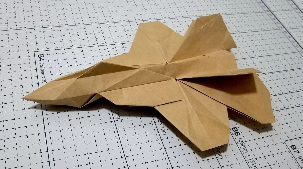 歼-16战斗机折纸艺术,简单教程,歼-16战斗机折纸艺术,简易教程与展示