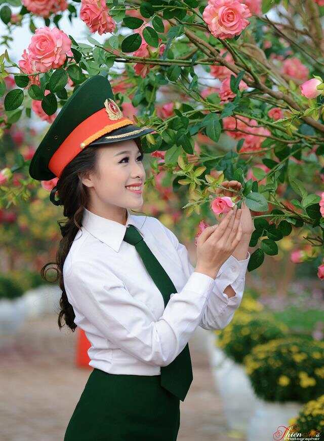 越南人民军中的女兵，力量与荣耀的象征，越南女兵，力量与荣耀的象征在人民军中绽放