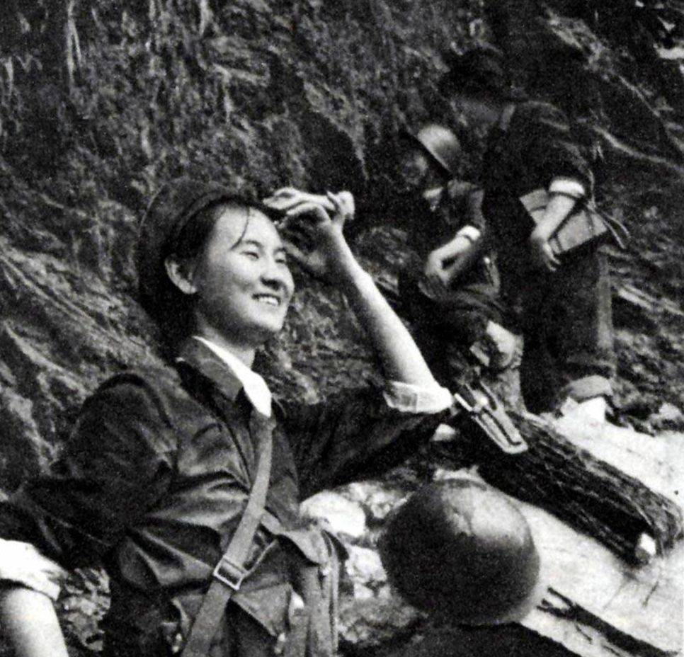 越南反击战中的中国女兵照片，历史的见证与时代的印记，中国女兵在越南反击战中的历史见证与时代印记