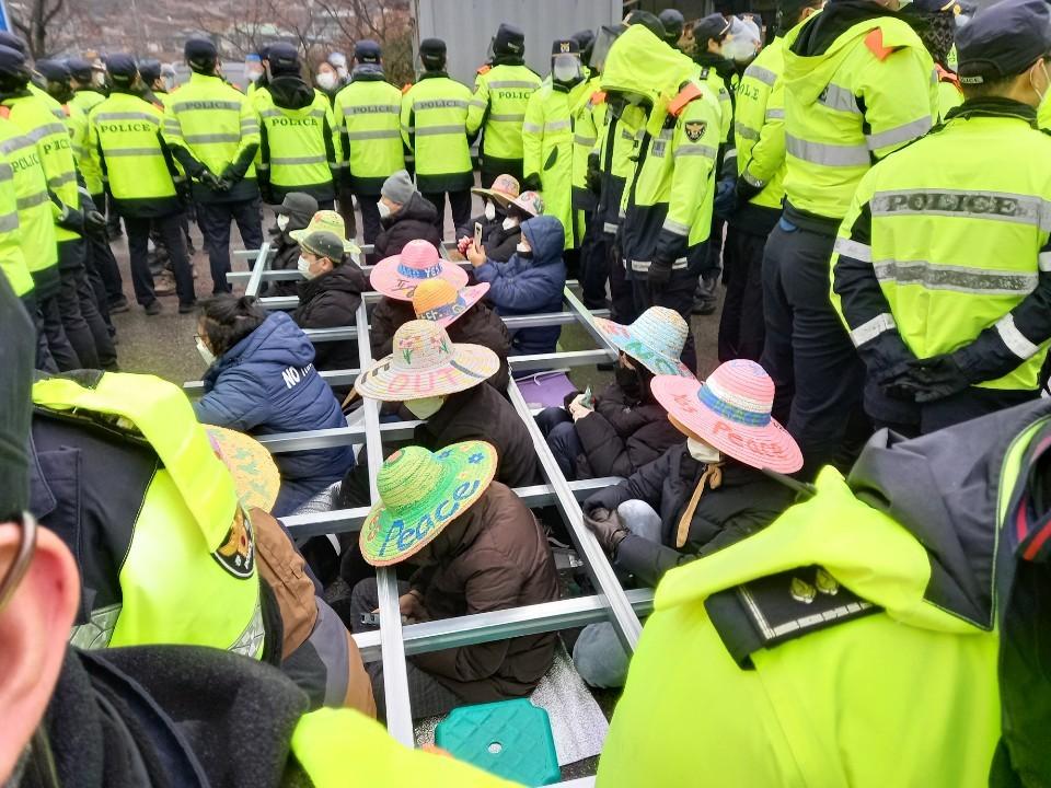 萨德事件背景下被制裁的韩国企业现状及其影响，萨德事件背景下韩国企业制裁现状与影响分析