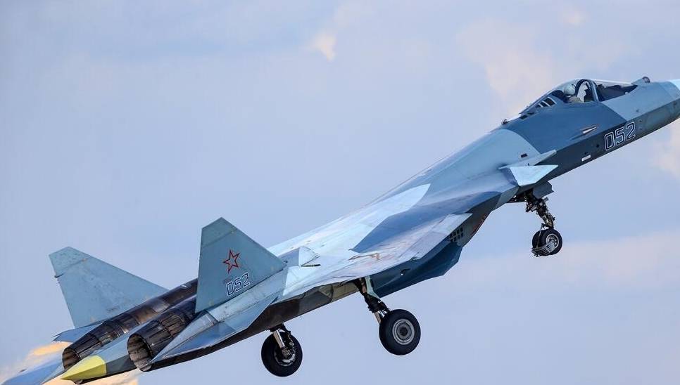 苏-57战斗机飞行速度,速度与力量的完美结合,苏-57战斗机,速度与力量的巅峰展现