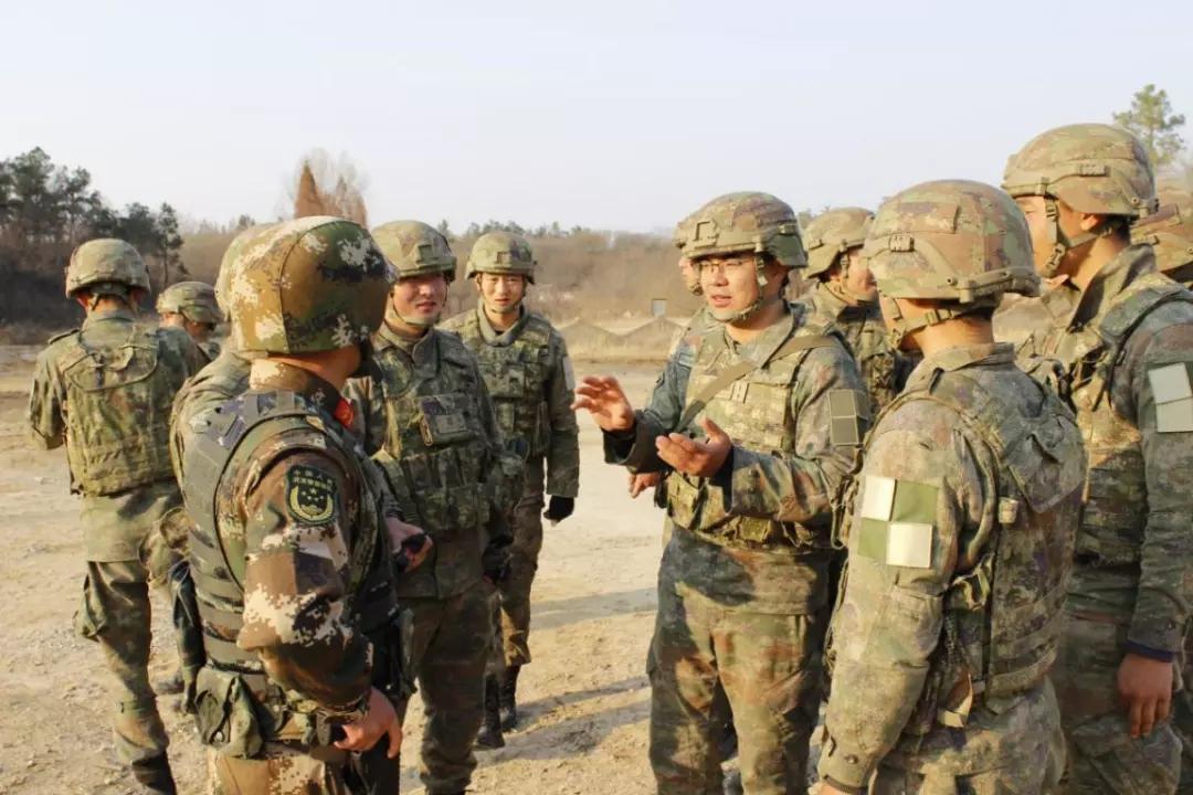 星空迷彩与立领翻领,时尚与实用的完美结合,星空迷彩与立领翻领,时尚实用完美结合新风尚