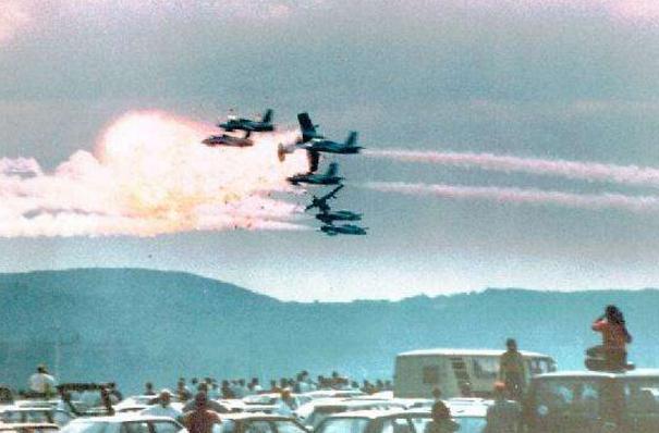 珠海航展惊艳全球,首款战机的震撼登场,珠海航展惊艳全球,首款战机震撼登场亮相舞台