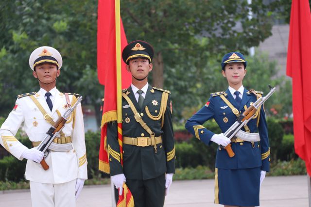 三军仪仗队迎风40秒不眨眼的坚韧与荣耀,三军仪仗队迎风坚韧展现荣耀,40秒不眨眼的力量与风采