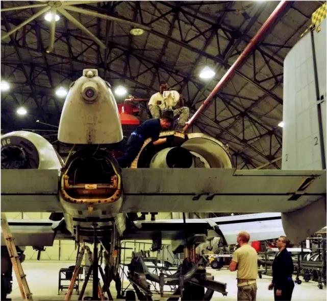 A-10攻击机的维护成本分析,高还是不高?,A-10攻击机维护成本解析,高昂与否的探讨