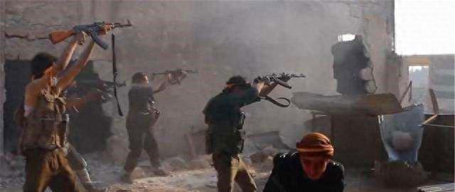 俄军90人对抗3000人,一场英勇无畏的战斗传奇,俄军90人勇战三千,战斗传奇展现英勇无畏精神