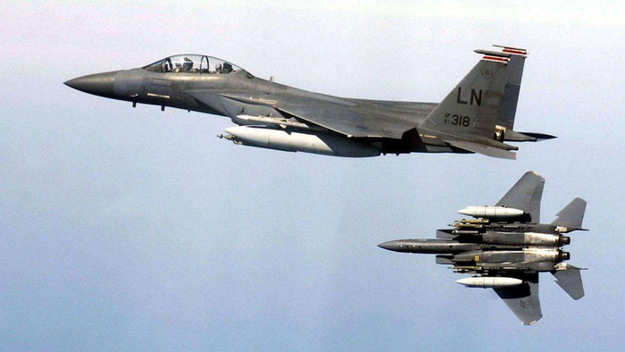 歼-15与F-15之间的对抗,一场空中力量的较量,歼-15与F-15空中对决,力量较量揭秘