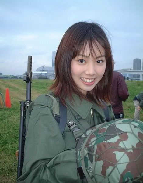 美丽女兵的高潮时刻，英勇与柔美的完美结合，美丽女兵的英勇瞬间，柔美与英勇的完美结合