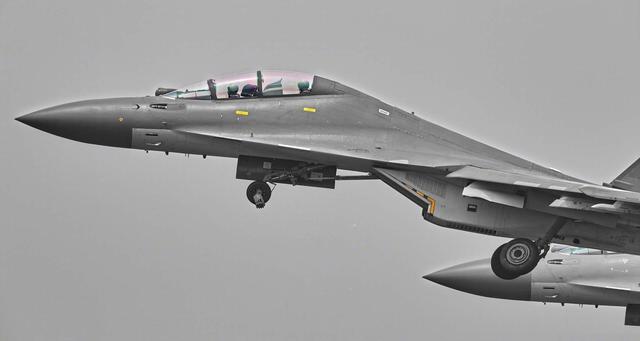 歼-16,小尺寸,大智慧,歼-16,小尺寸蕴含大智慧