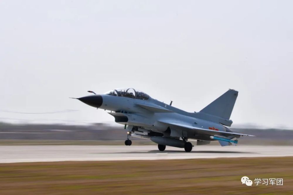 歼-10千里奔袭,跨越七千公里的壮丽征程,歼-10千里奔袭,壮丽征程跨越七千公里