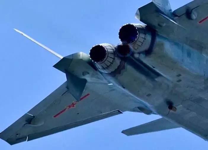 歼-20试飞背后的故事,挑战与牺牲的交织,歼-20试飞背后的故事,挑战与牺牲的交织之路