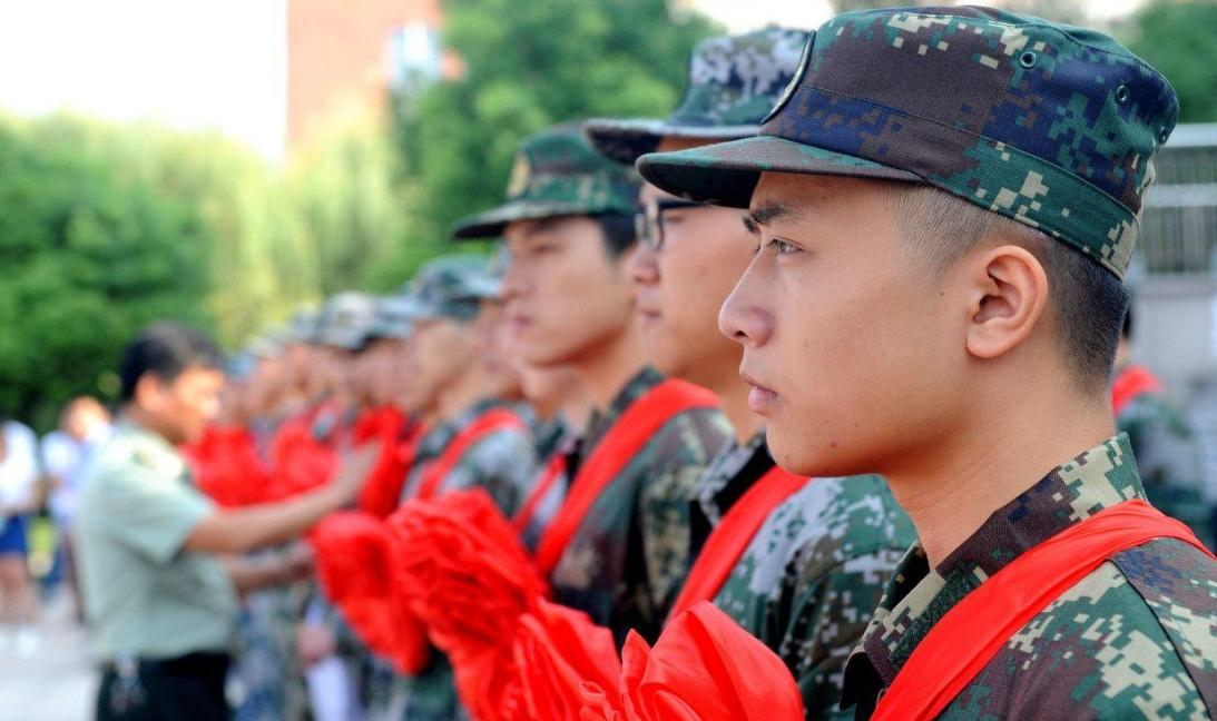 大学生当兵入伍,青春的选择与国家的呼唤,大学生入伍,青春选择响应国家呼唤