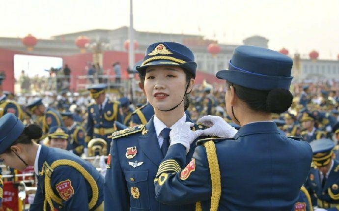 超清2019女兵阅兵,展现新时代巾帼英雄风采,新时代巾帼英雄风采,超清2019女兵阅兵展风采
